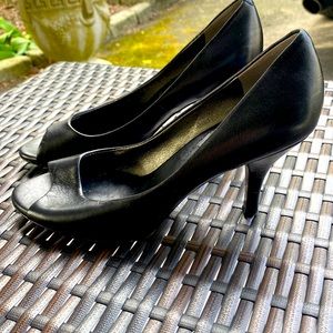 Banana Republic peep toe heels black leather size 6.5
